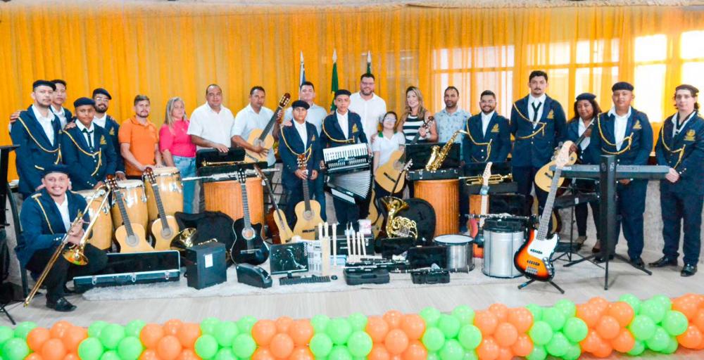 Prefeitura De Tamboril Entrega Novos Instrumentos Para A Banda De