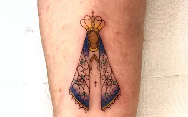 Idosa de 91 anos faz primeira tatuagem cumprindo promessa por neto que passou em medicina
