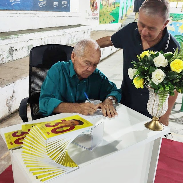Dr. Antônio Branco lança o livro “30 Ferramentas de Ouro para o Sucesso”, em Hidrolândia