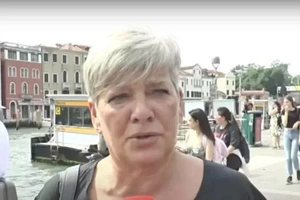 Italiana autora da expressão 'attenzione pickpocket' é roubada