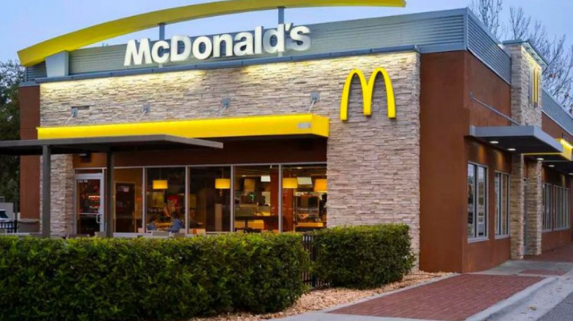 Jovem de 16 anos é morta a facadas em briga por molho do McDonald's