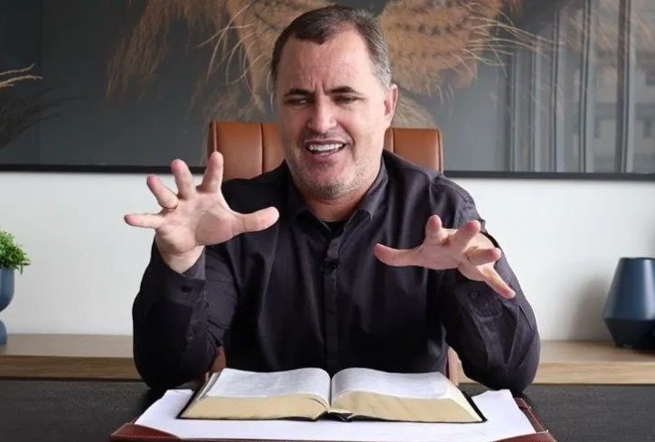 Acusado de fazer mais de 50 mil vítimas, pastor do golpe é preso