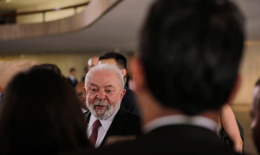 Lula diz que adiou cirurgia no quadril para evitar imagem de velho e frágil após eleições