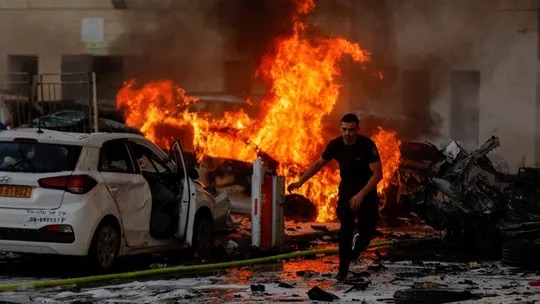 Israel declara guerra após ataque do Hamas deixar 40 mortos e mais de 700 feridos