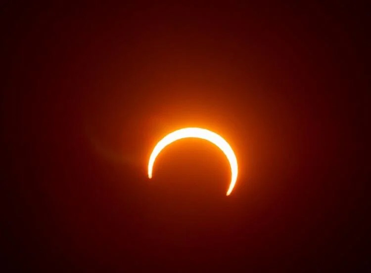 Como proteger os olhos para ver o eclipse solar