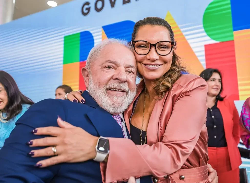 Pesquisa: participação de Janja na agenda de Lula divide brasileiros