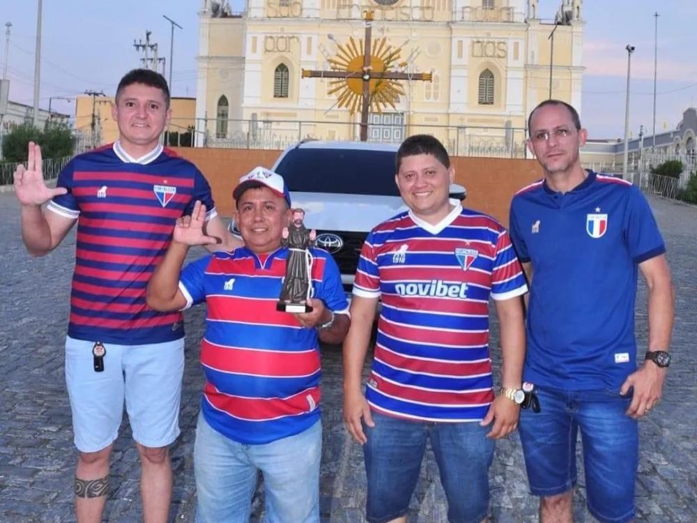 Quiteriense viaja quase 5 mil km de carro com os amigos para ver jogo do Fortaleza no Uruguai