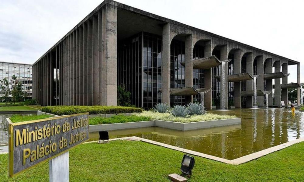 Ministério da Justiça inicia processo contra Shopee e Magazine Luiza por conteúdo falso