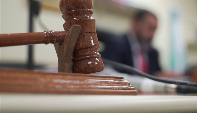 Mulher vence processo para despejar filhos de 40 e 42 anos de casa