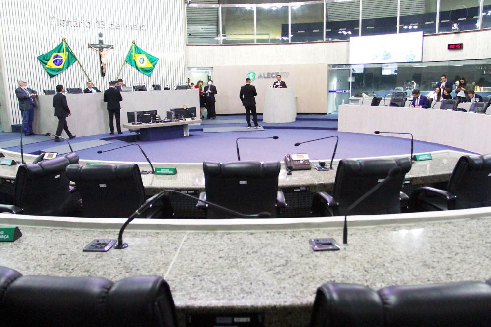 Deputados cobram explicações após denúncia de Ciro de “propina” em obras públicas do Ceará