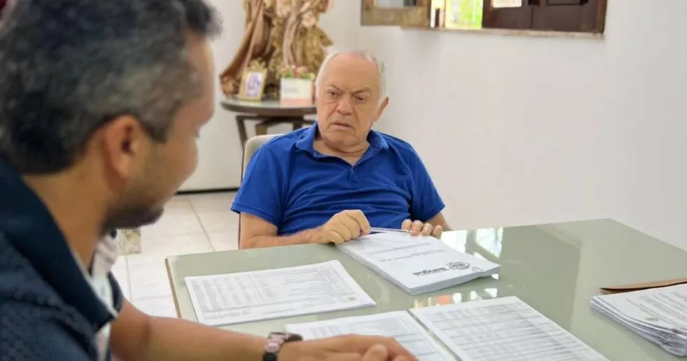 Justiça afasta prefeito que estava há um mês em hospital sem pedir licença médica; vice foi empossado