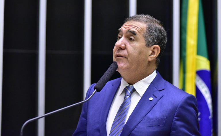 Plenário aprova urgência para funcionamento de comércio aos domingos e feriados