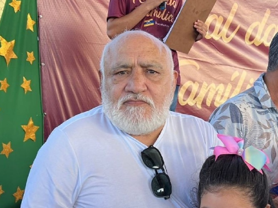 Prefeito afastado de Pacatuba é levado a delegacia em operação contra fraude em licitação