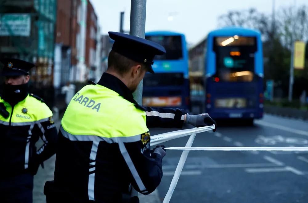 Brasileiro impede ataque a facadas a crianças em Dublin