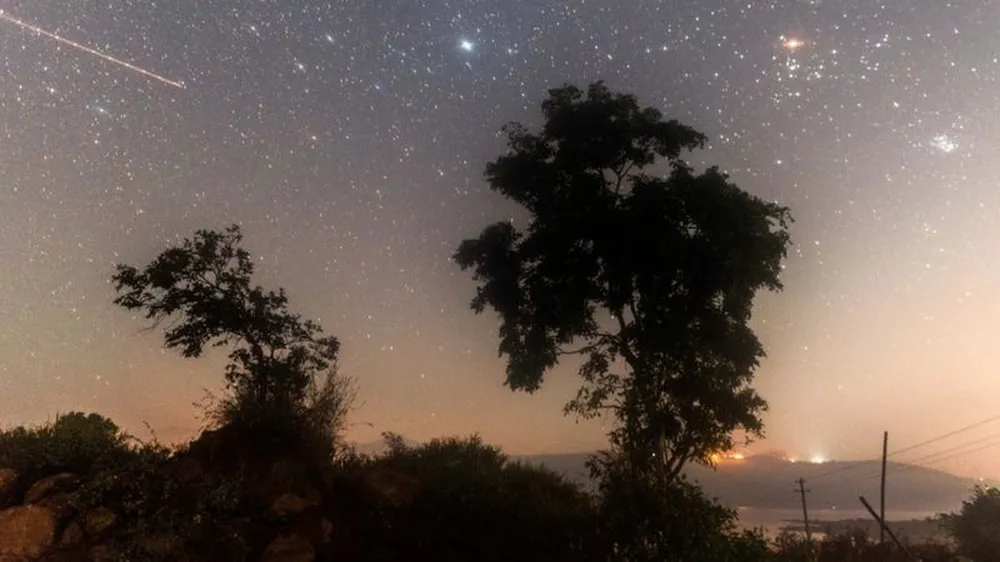 Chuva de meteoros Gemínidas poderá ser vista em todo o país na madrugada desta quinta (14)