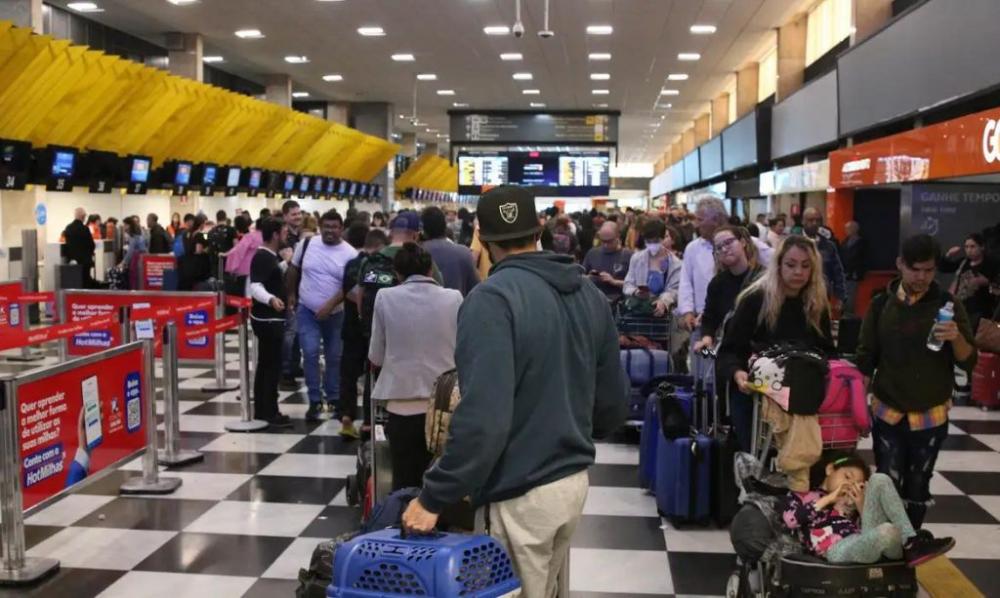 Aeroportos brasileiros alcançam mais de 100 milhões de passageiros pela primeira vez desde 2019