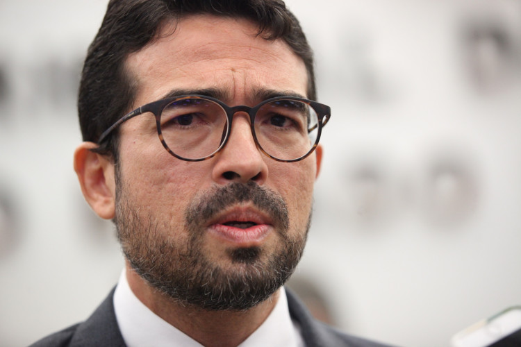 TCE aumentará fiscalização de 'gastos indevidos' de prefeituras em ano eleitoral, diz Rholden