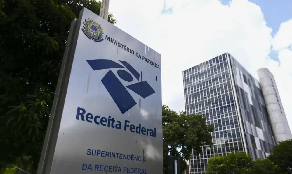 Receita anula isenção tributária para líderes religiosos; bancada evangélica culpa Lula