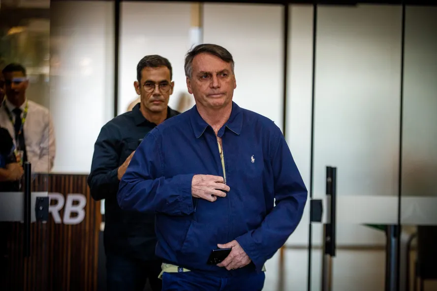 CGU conclui que cartão de vacina de Bolsonaro foi adulterado, mas não aponta culpados