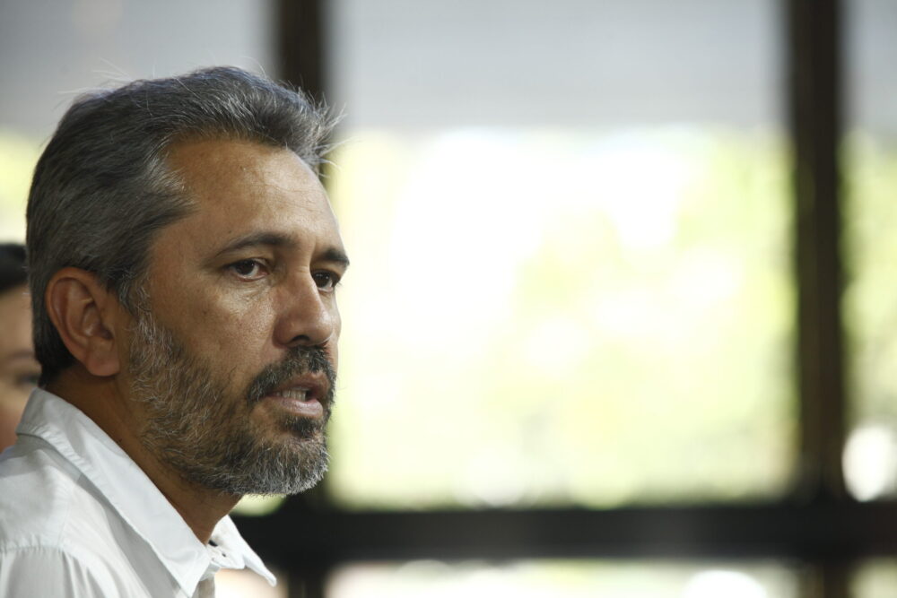 Governador Elmano de Freitas (PT) cancela agenda de compromissos devido a uma forte indisposição