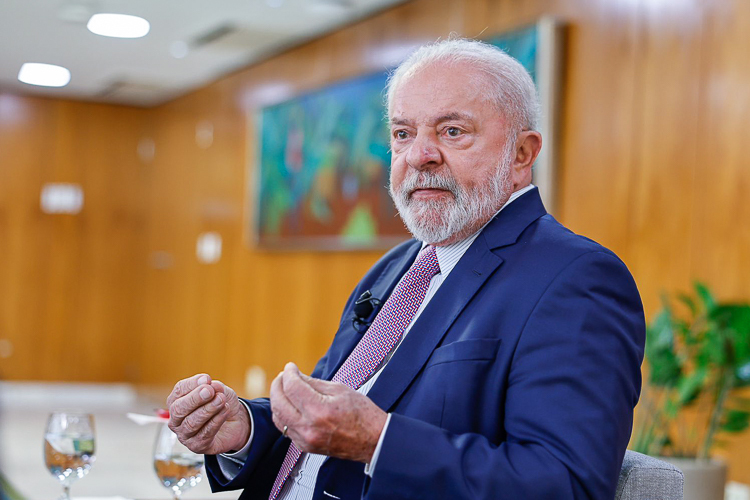 Lula volta a dar recados aos militantes e diz que o PT não é massa de manobra de candidato