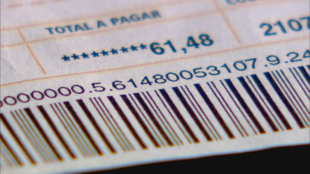 Funcionária é presa por suspeita de enviar boletos falsos para clientes de instituição financeira