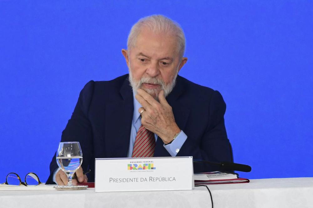 Pedido de impeachment de Lula tem 32 assinaturas de deputados da base