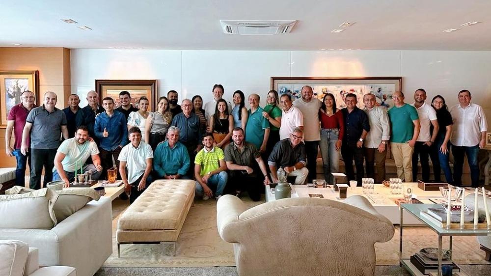 Tomás Figueiredo filia pré-candidatos e lideranças ao MDB, em ato em Fortaleza