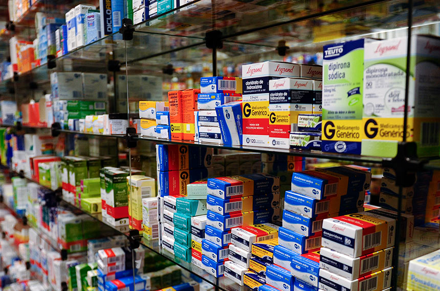 Remédios devem ficar mais caros a partir deste domingo