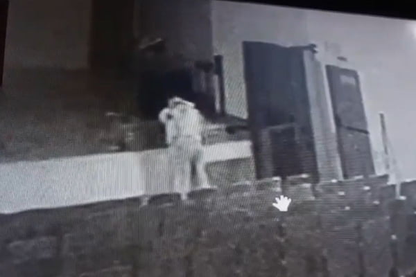 Diretor é flagrado tendo relações sexuais em anfiteatro de escola
