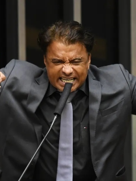 Ex-deputado é preso pela PF por violência política contra parlamentar