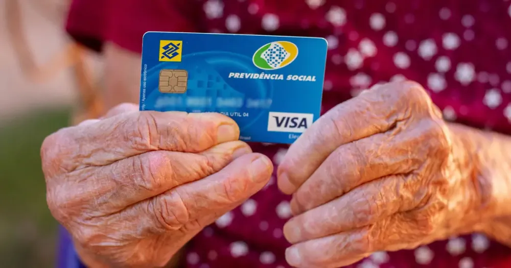 INSS: governo começa a pagar 13º de aposentados e pensionistas