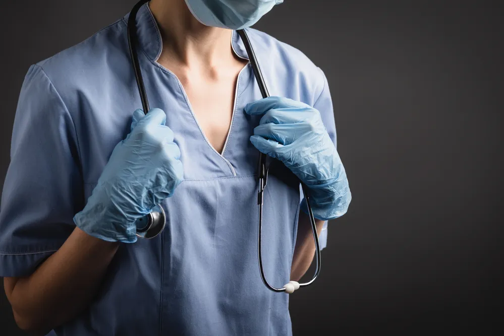 Enfermeira é condenada à prisão perpétua por matar pacientes com insulina