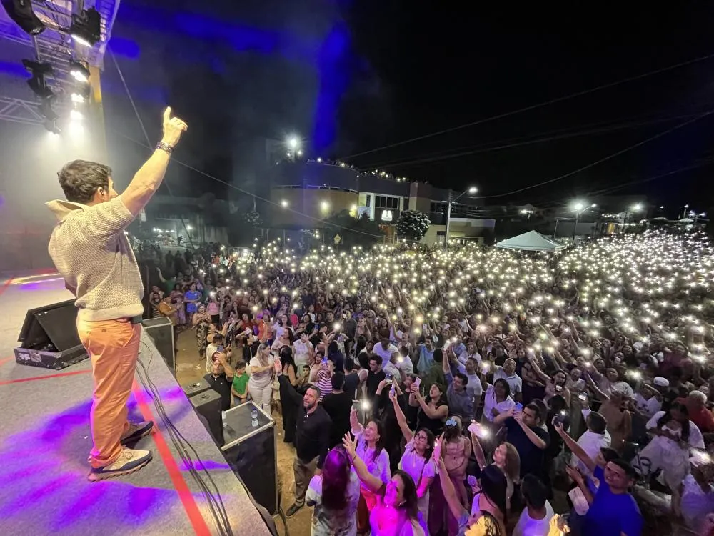 10 mil pessoas em Santa Quitéria acompanharam show do padre Fábio de Melo; evento entra pra história
