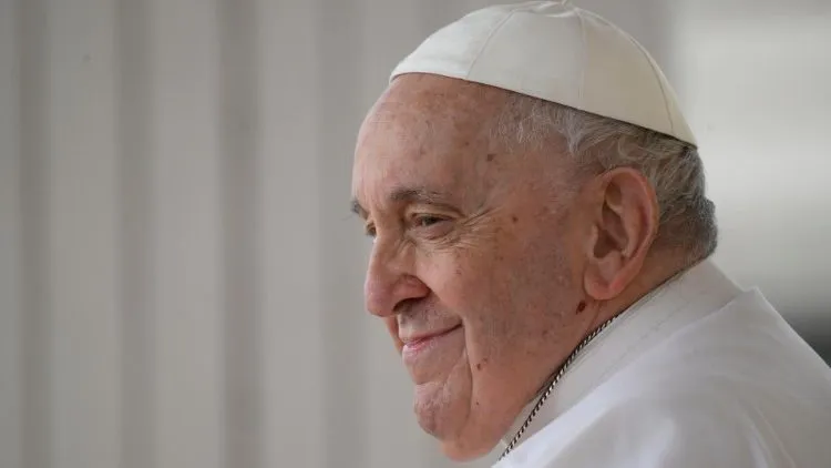 Papa é acusado de usar termo homofóbico para se referir a gays em reunião, diz imprensa italiana