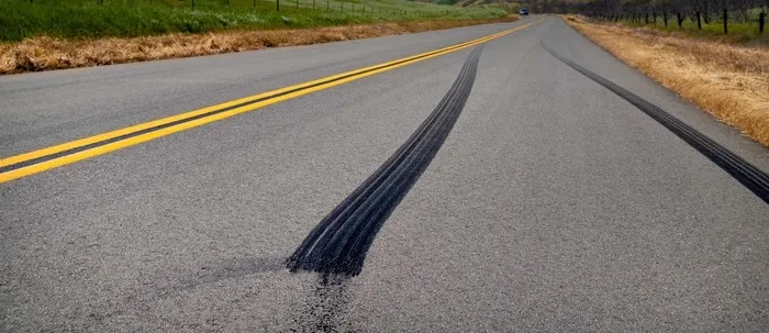 Homem atropela e arrasta irmão por 20 metros após briga