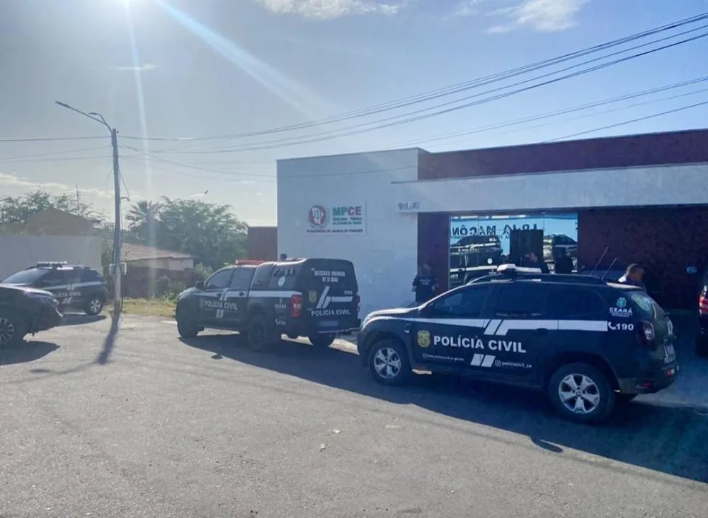 Procap cumpre mandado de busca e apreensão contra prefeita de Canindé, secretário, servidores e empresários