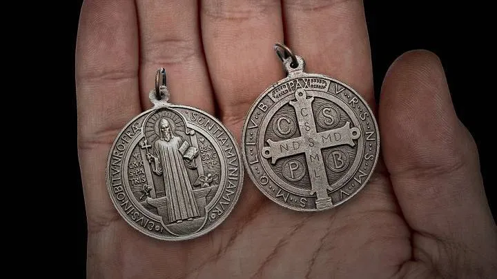 São Bento, rogai por nós