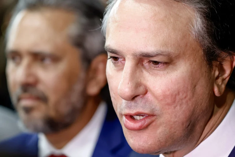Na véspera das convenções, Camilo e Elmano têm reuniões decisivas