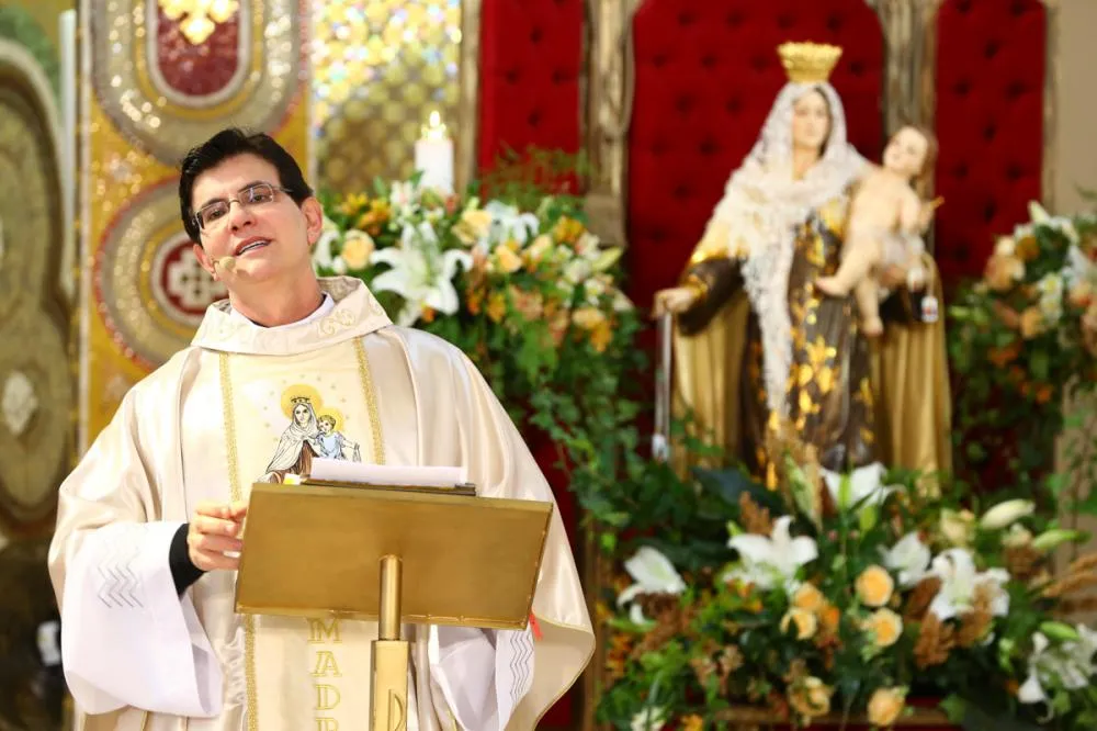 Nossa Senhora do Carmo, amparai e protegei a obra