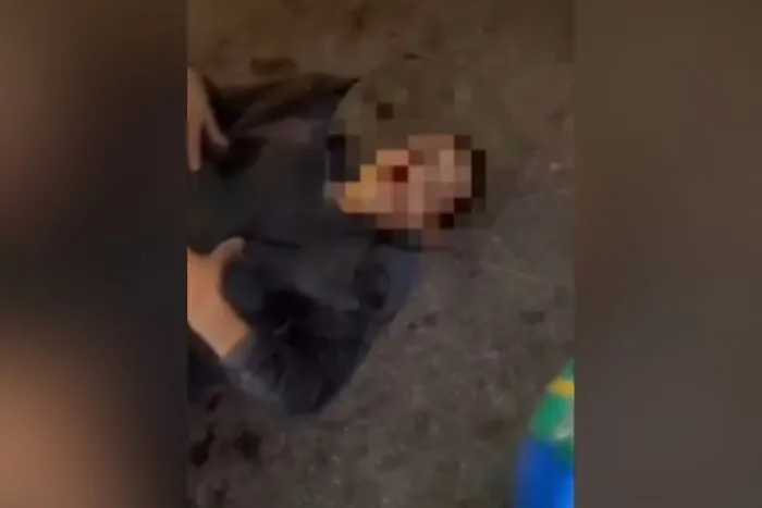 Homem é atropelado por carro após tentar roubar moto