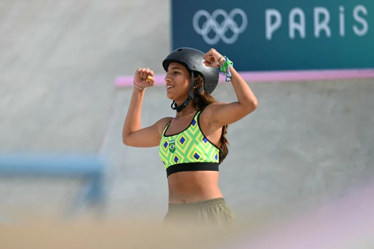 Rayssa Leal conquista o bronze no skate street em Paris 2024 