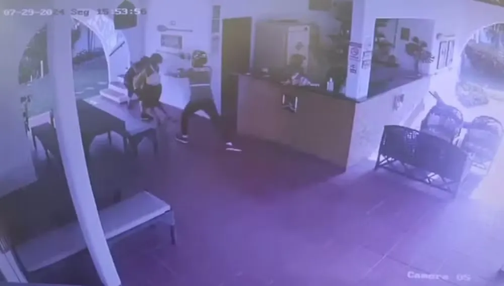 Casal de turistas é baleado durante assalto em pousada de praia do Ceará e mulher morre