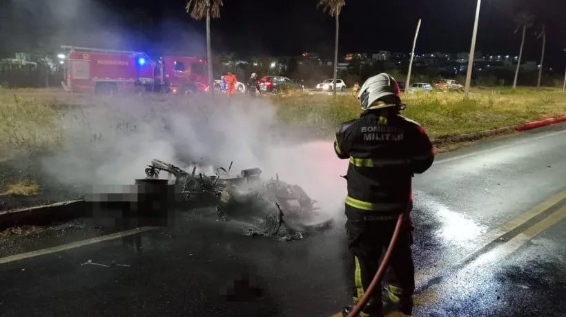 Homem morre carbonizado após colisão de moto em Sobral 