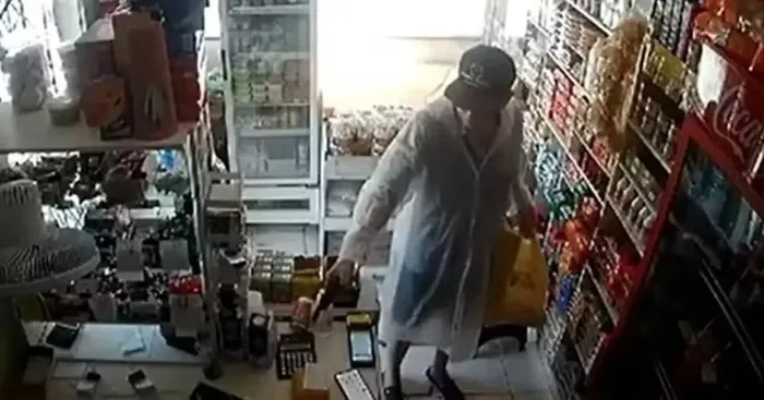 Homem de 78 anos atira em ex-cunhado dentro de mercearia