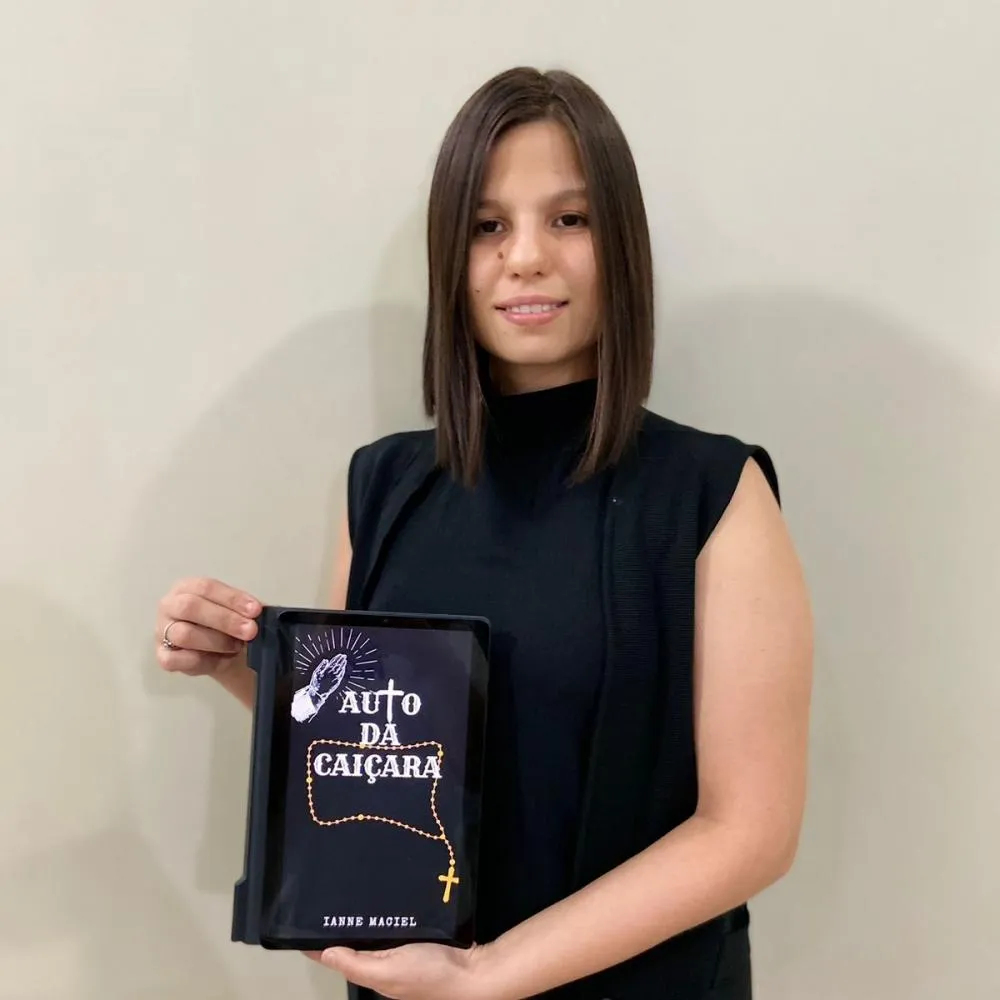 Professora de Santa Quitéria é finalista em concurso estadual na categoria de livros inéditos