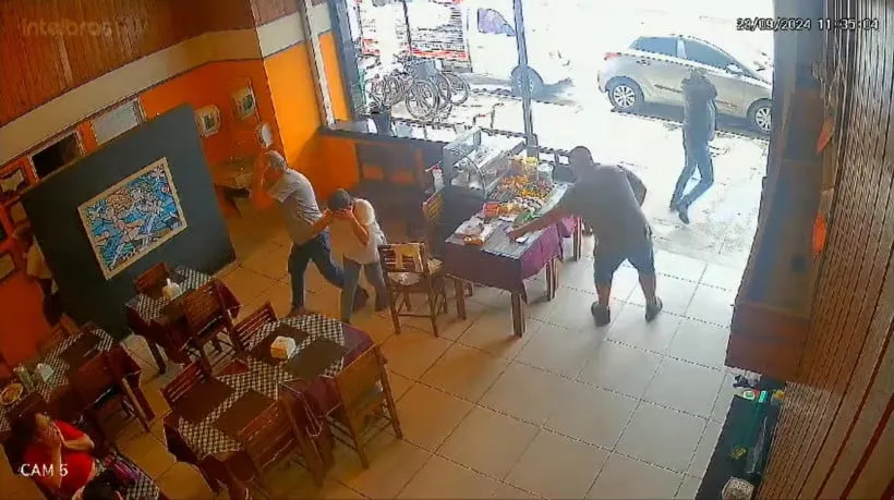 Criança de dois anos morre atropelada após sair correndo de restaurante