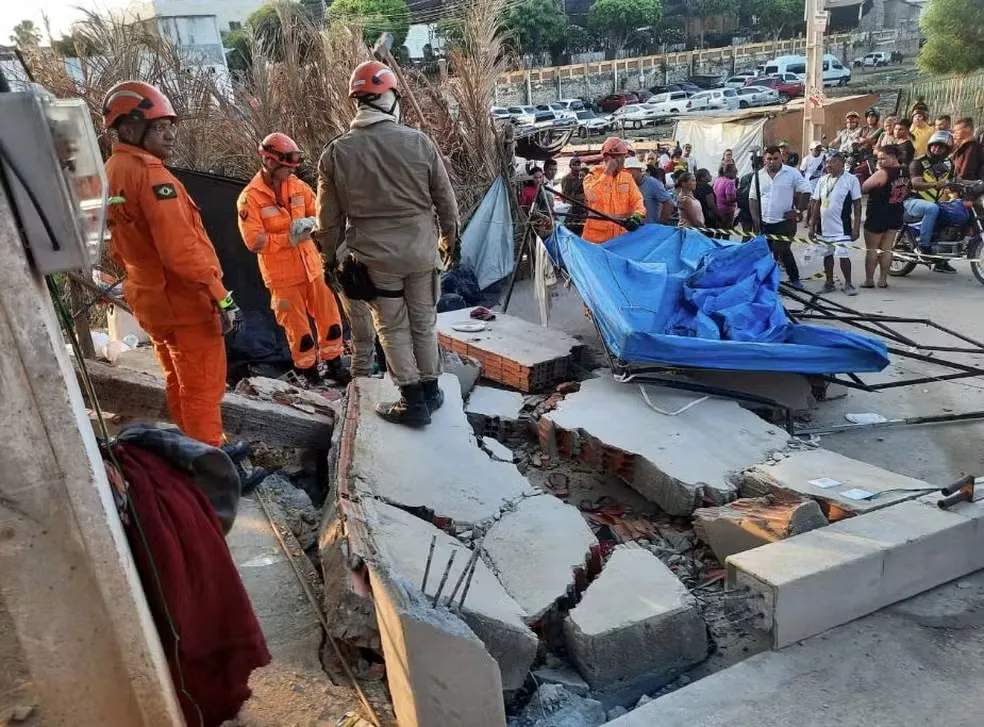 Criança de 3 anos e idoso morrem após desabamento de muro durante romaria de São Francisco em Canindé