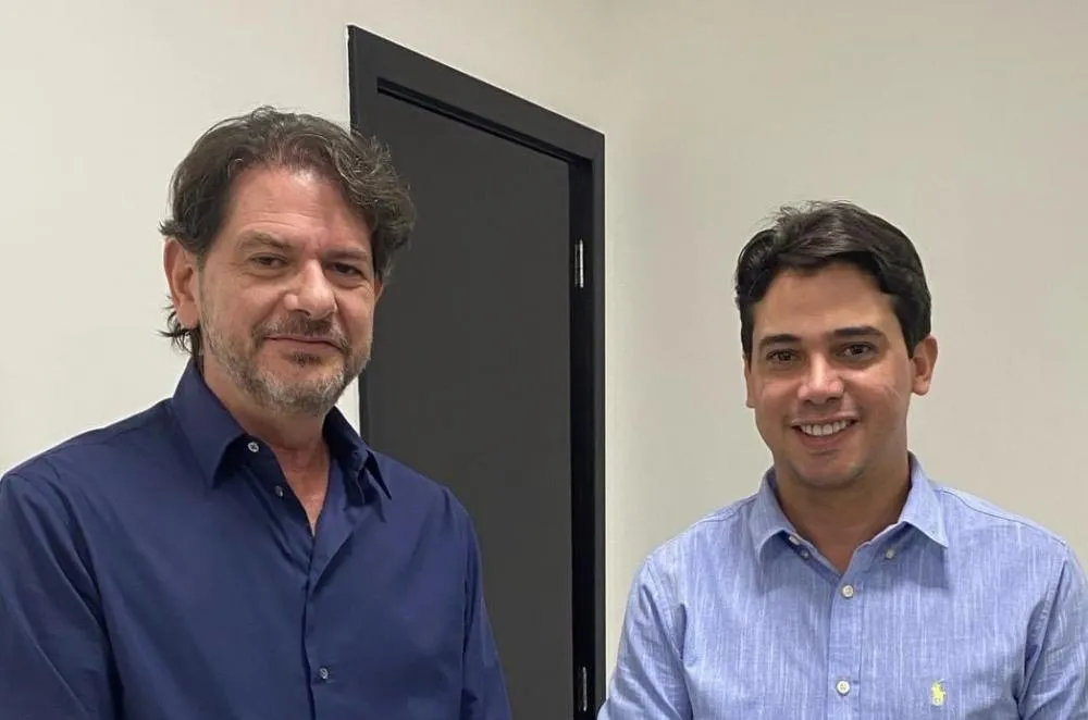 Júnior Mano recebe convite de Cid para se filiar ao PSB; decisão deve vir apenas em janeiro