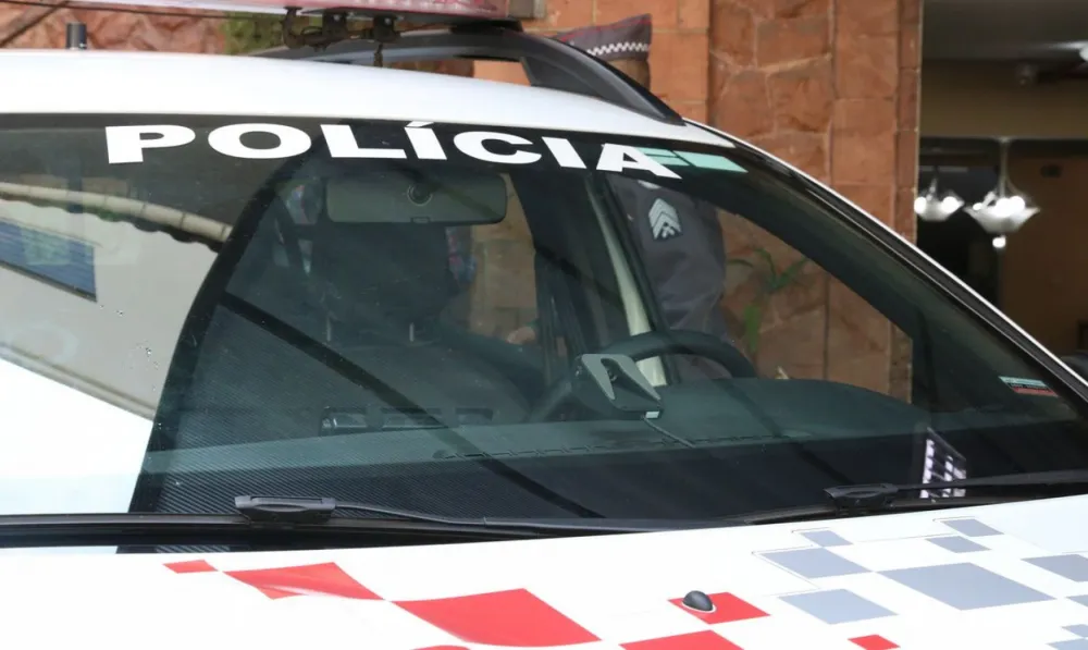 Homem é preso suspeito de lesão corporal e cárcere privado contra companheira